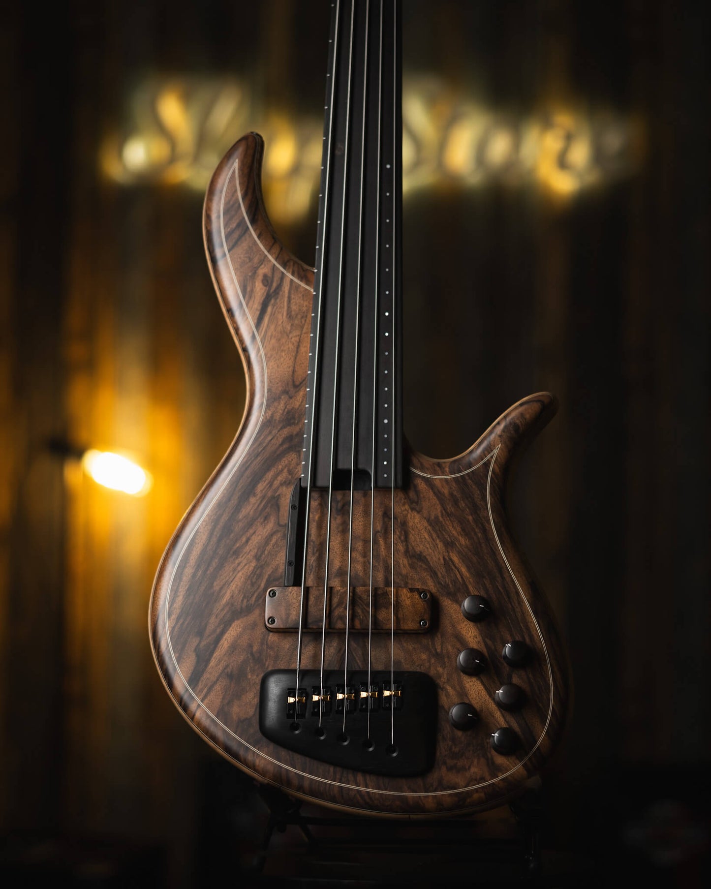 F Bass AC5 Classic Crotch Walnut 2025 (end-2025)
