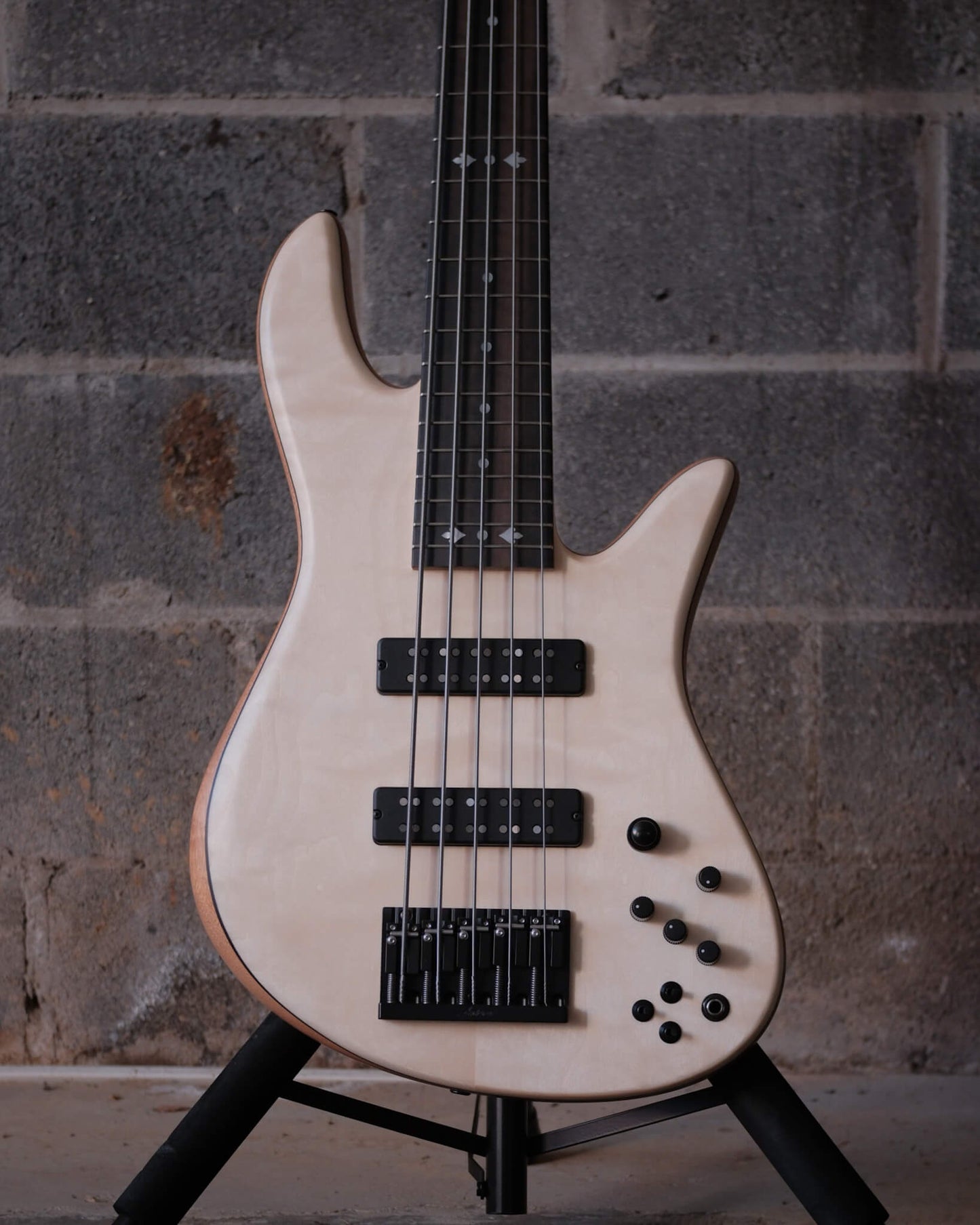 Fodera Emperor 5 Deluxe Chatoyancy Ivory (mid-2024)