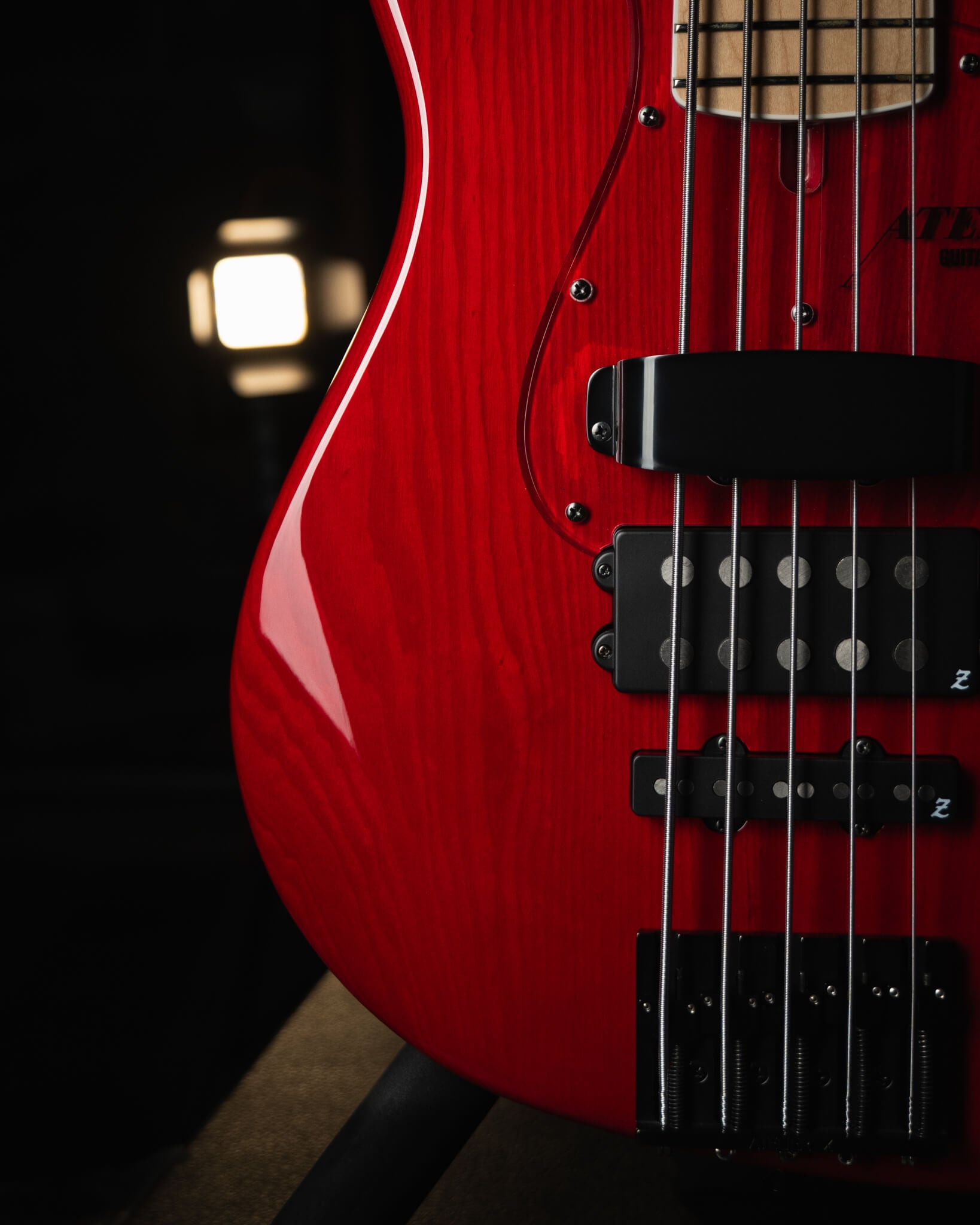 Atelier Z M265-JHJ Transparent Red 2025 – SlapStore