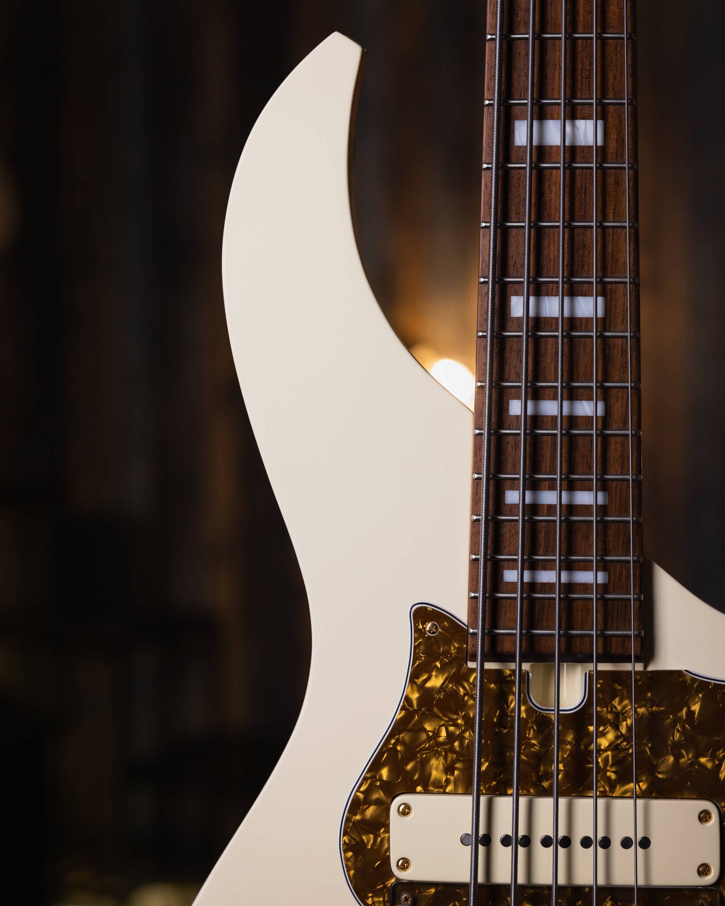 F Bass BN5 Olympic White 2022