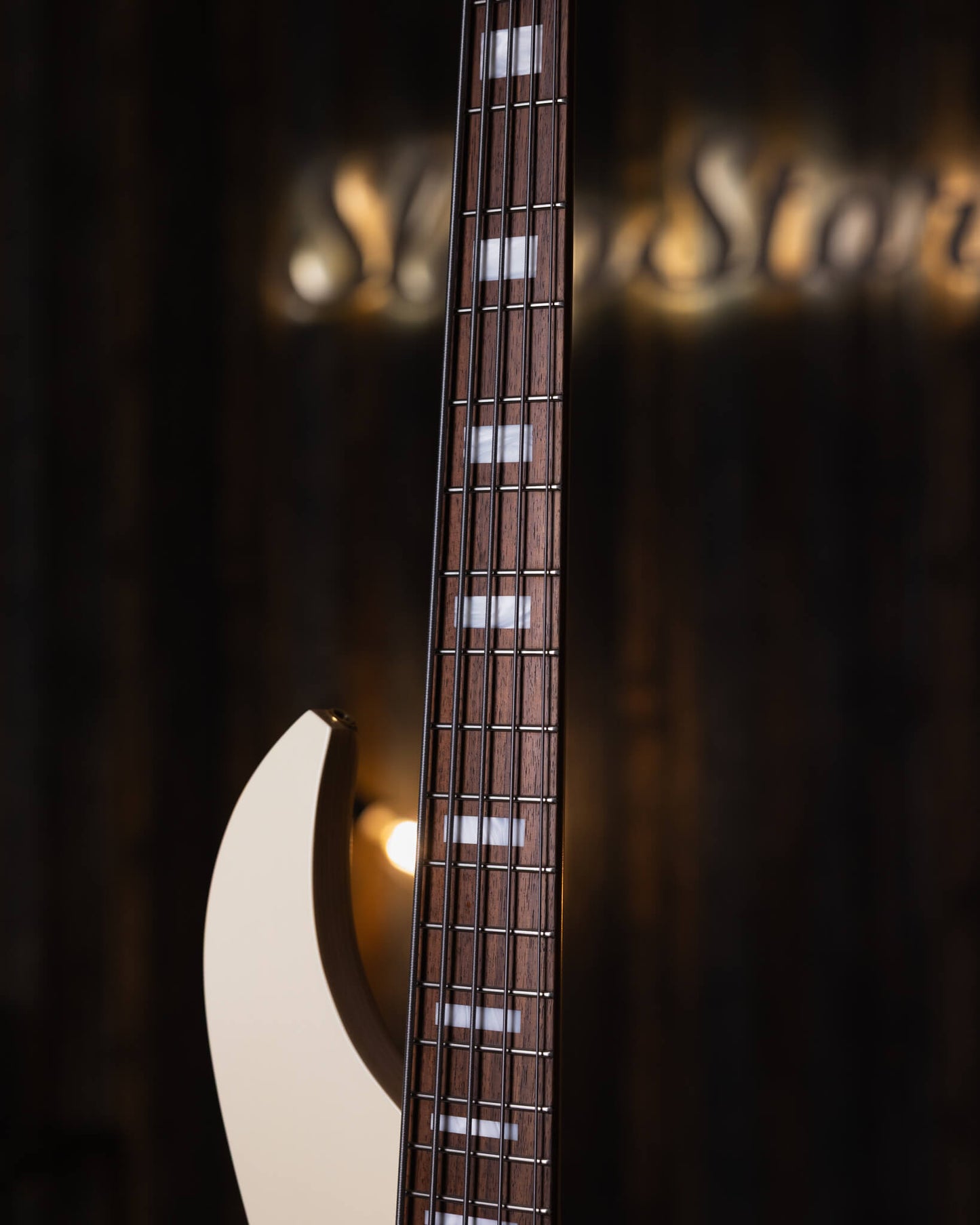 F Bass BN5 Olympic White 2022