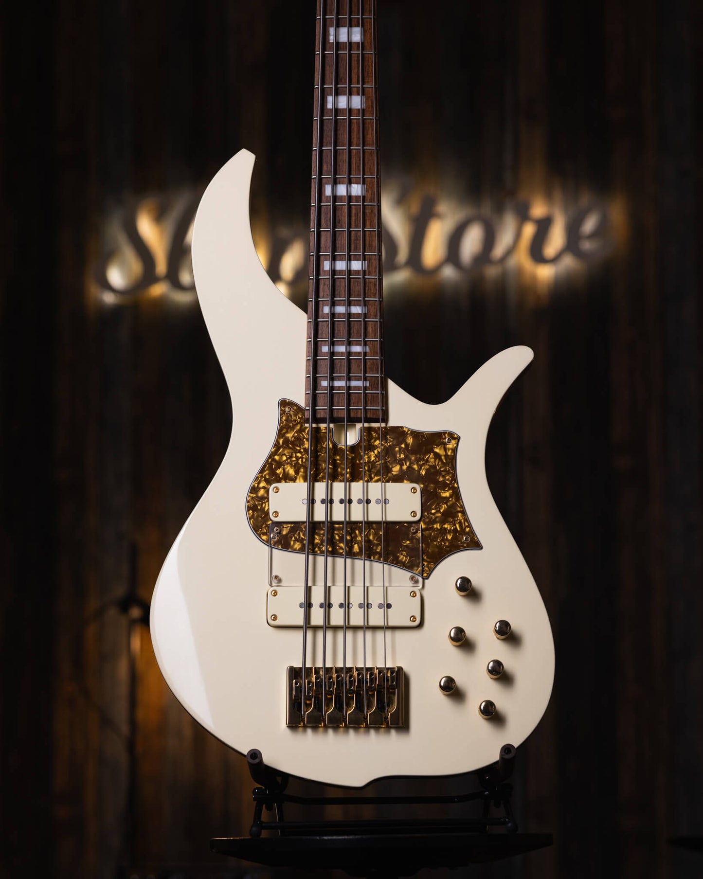 F Bass BN5 Olympic White 2022